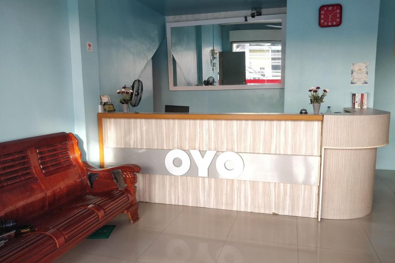 Oyo 89737 Hotel Tishoa Kampong Batu Tiga Exterior foto