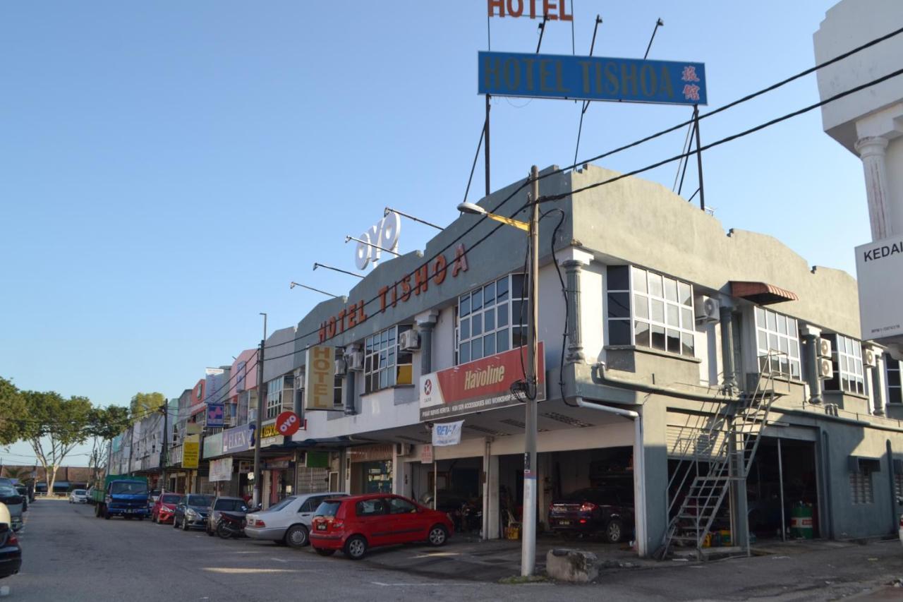 Oyo 89737 Hotel Tishoa Kampong Batu Tiga Exterior foto
